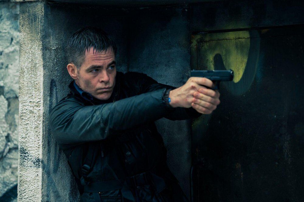 <The Contractor> 救命緝約_劇照3