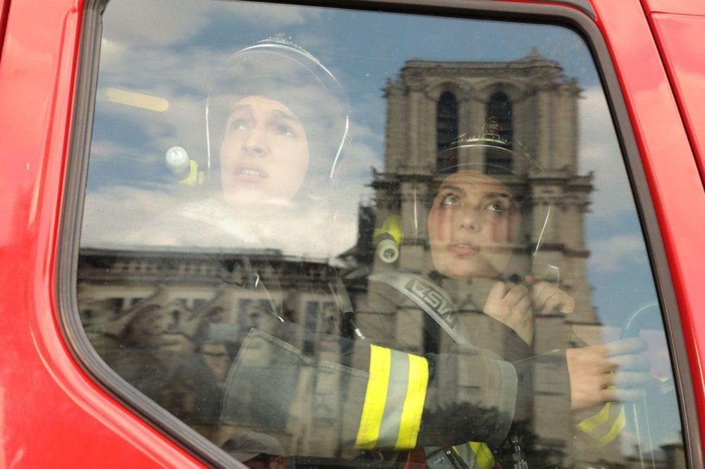 <Notre Dame on Fire> 聖母院大火：世紀浩劫_劇照2