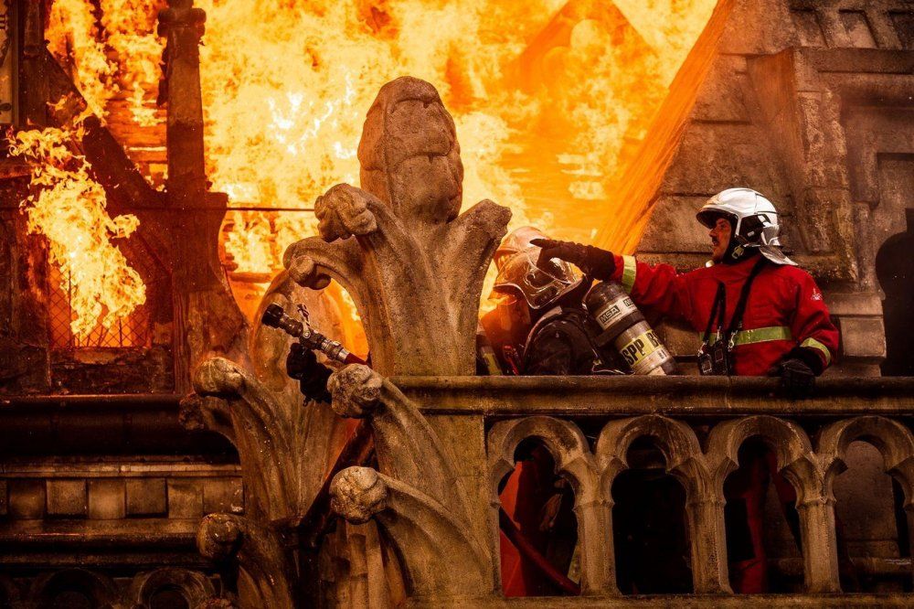 <Notre Dame on Fire> 聖母院大火：世紀浩劫_劇照5