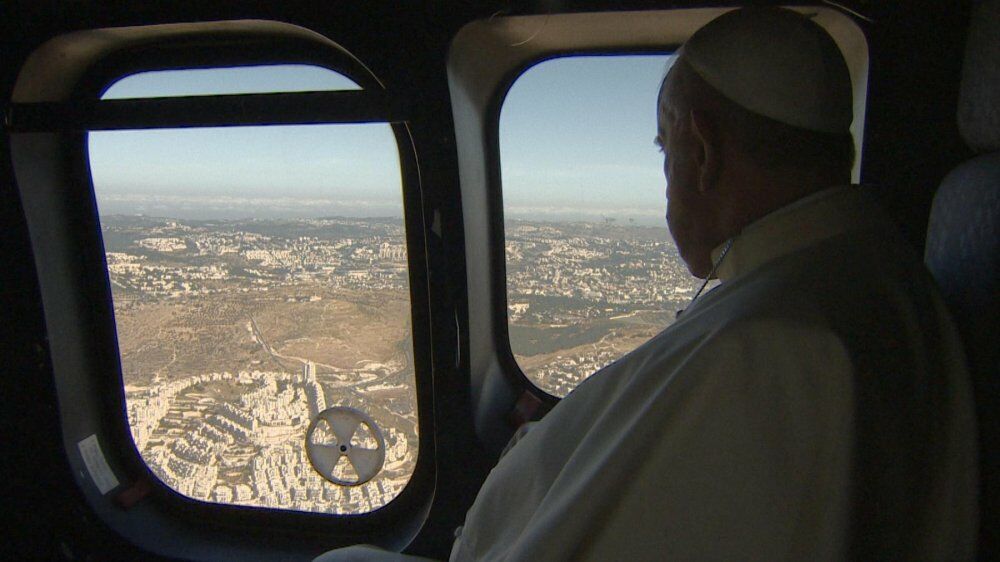 <IN VIAGGIO: THE TRAVELS OF POPE FRANCIS> 在旅途中：方濟各的朝聖之旅_劇照1